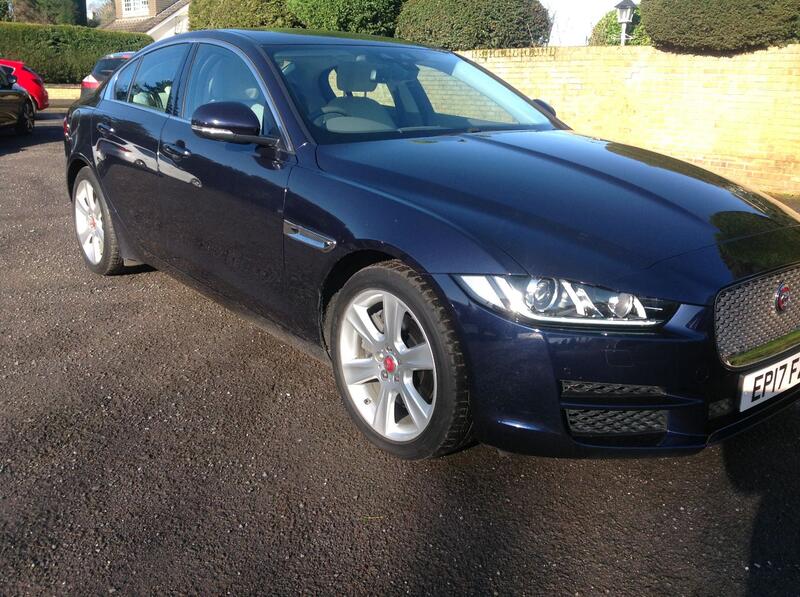 View JAGUAR XE 2.0 i Portfolio 