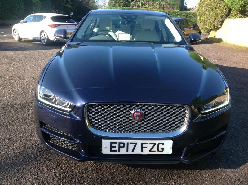 View JAGUAR XE 2.0 i Portfolio 