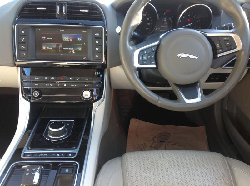 JAGUAR XE